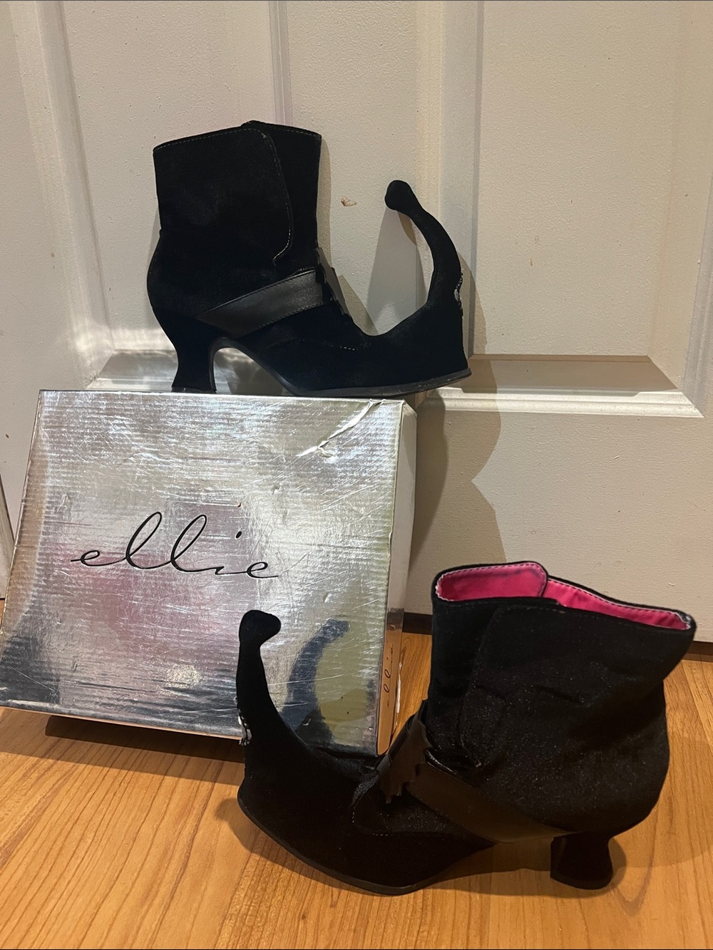 Ellie Black Velvet Ankle Heels witch boots 7  with Pink Inside  curly toes Hallo